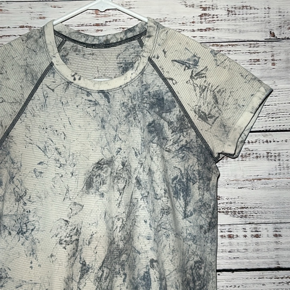 Lululemon Swiftly Tech Short Sleeve 2.0 MultiDye
Multi Dye White Grey Black 8 - Picture 9 of 17